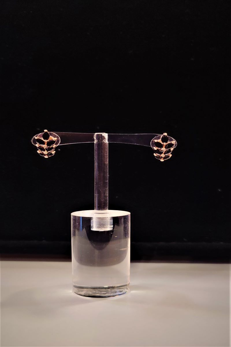 Καρφωτό σκουλαρίκι σε σχέδιο φύλλου